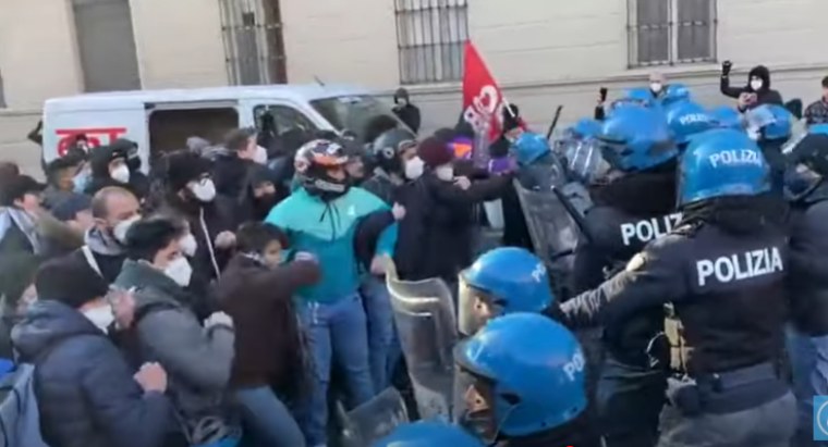 studenti e polizia