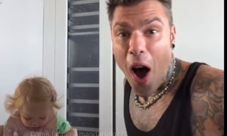 Fedez con la piccola Vittoria