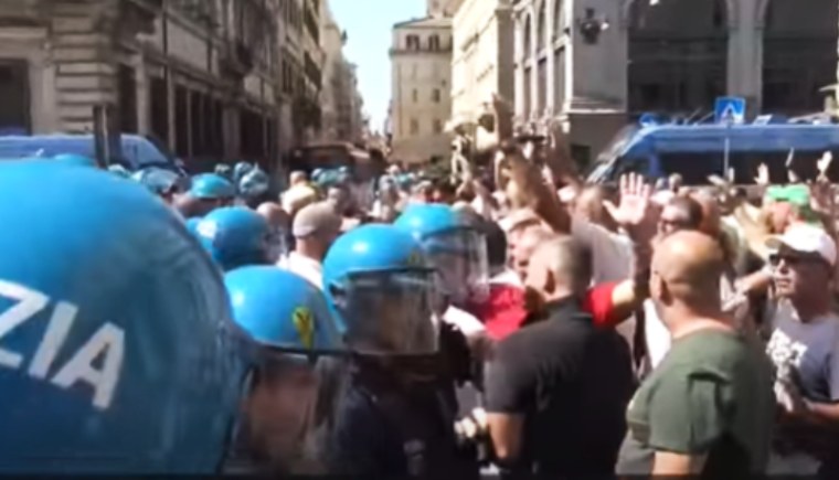 proteste dei tassisti a Roma specialmag.it 20221018